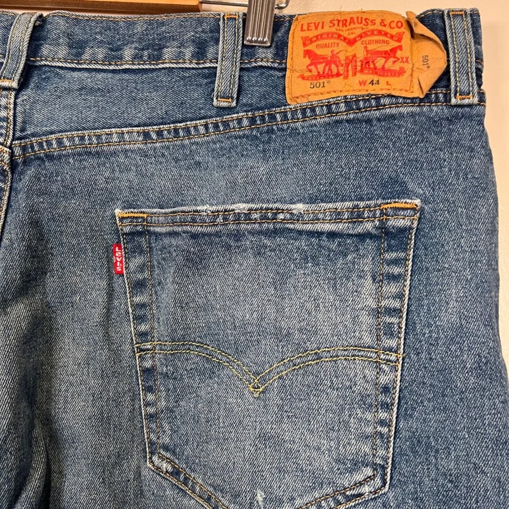 Levi's 501 Men's Denim Shorts *42W Original Fit Distressed 10